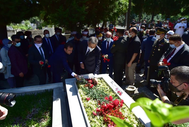 Edirnekapı Şehitliği’nde 15 Temmuz şehitleri için anma töreni düzenlendi