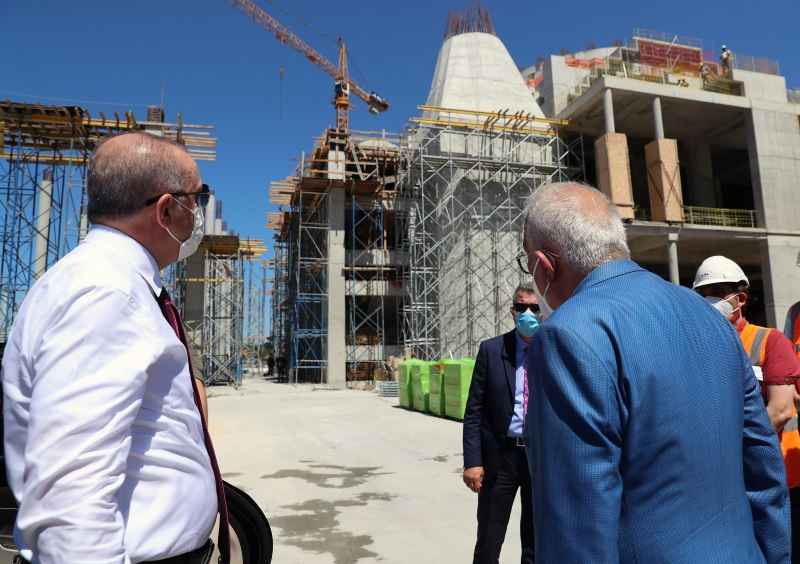Cumhurbaşkanı Erdoğan, Barbaros Hayrettin Paşa Camii inşaatında incelemelerde bulundu