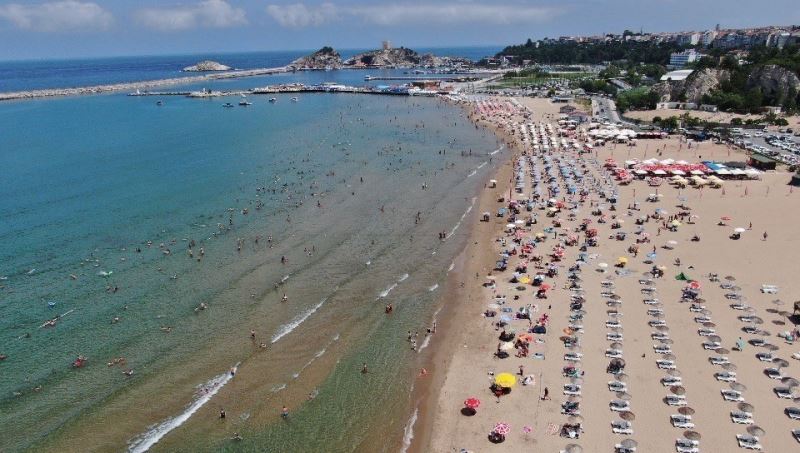 Bayram tatilini fırsat bilen İstanbullular Şile plajlarına akın etti