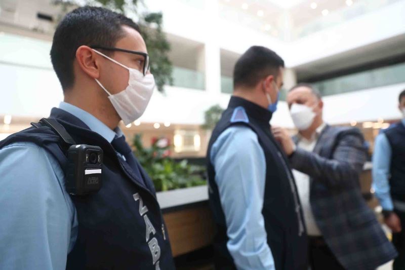 Bağcılar zabıtasında “Yaka kamerası” dönemi başladı
