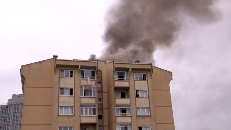 Çatı katında yangın çıkan binada mahsur kalanları itfaiye kurtardı
