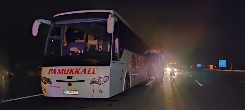 Kuzey Marmara Otoyolunda kamyon yolcu otobüsüne çarptı:1 yaralı