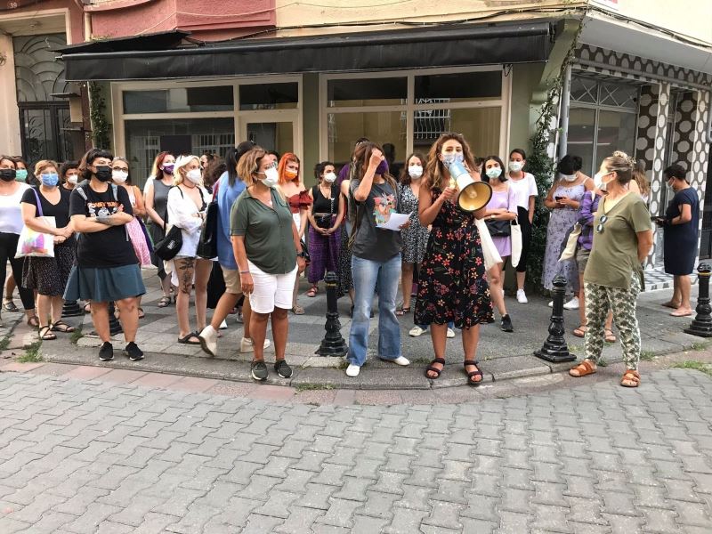 Kadıköy’de 17 yaşında kız çocuğuna iğrenç tacize kadınlardan protesto
