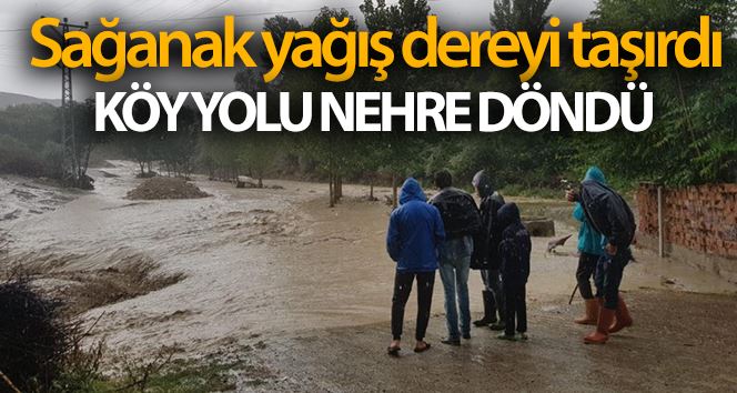 Suluova’da sağanak yağış dereyi taşırdı, köy yolu nehre döndü