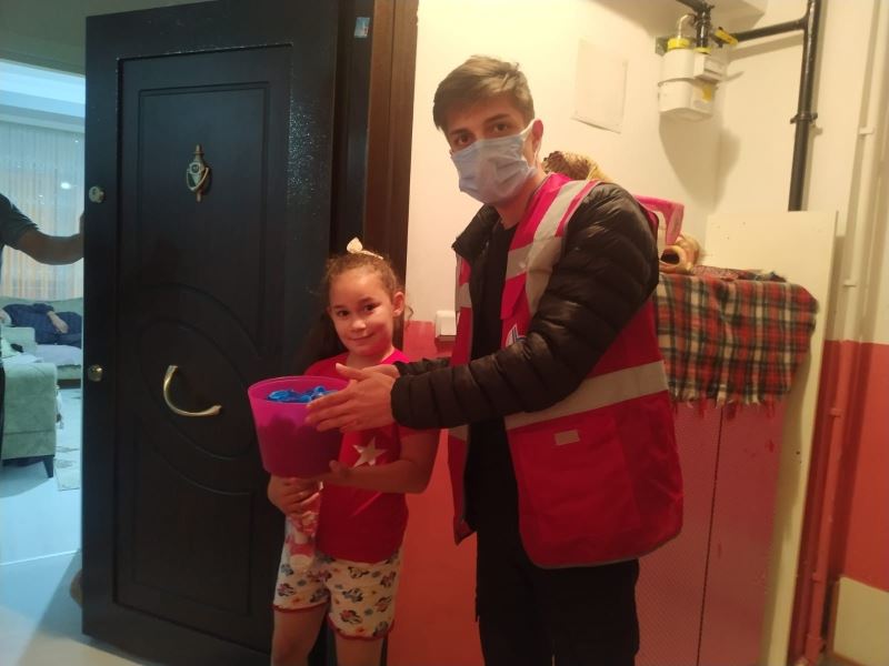 Gençler engelliler için mavi kapak topladı
