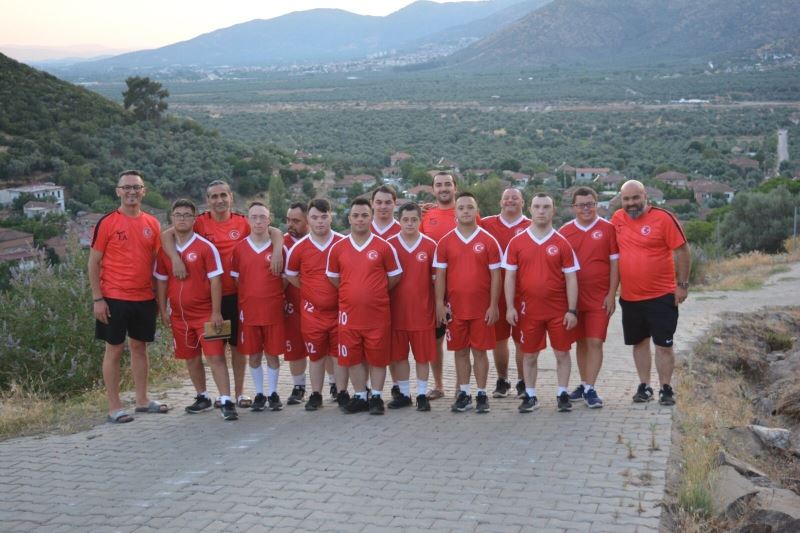 Down Sendromlular Futsal Milli Takımı kampa girdi
