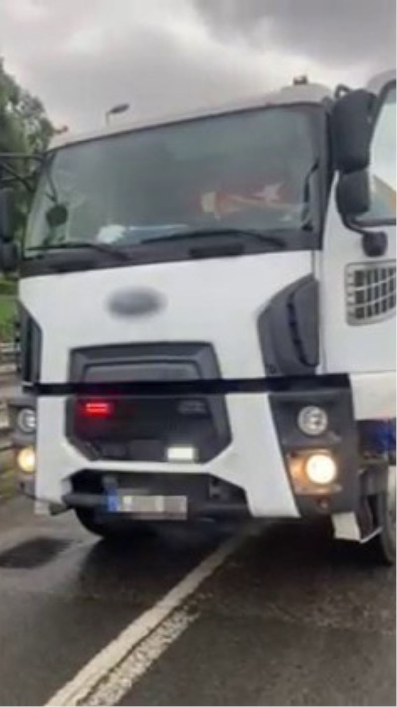 Üsküdar’da durdurulan çakarlı kamyon sürücüsüne para cezası
