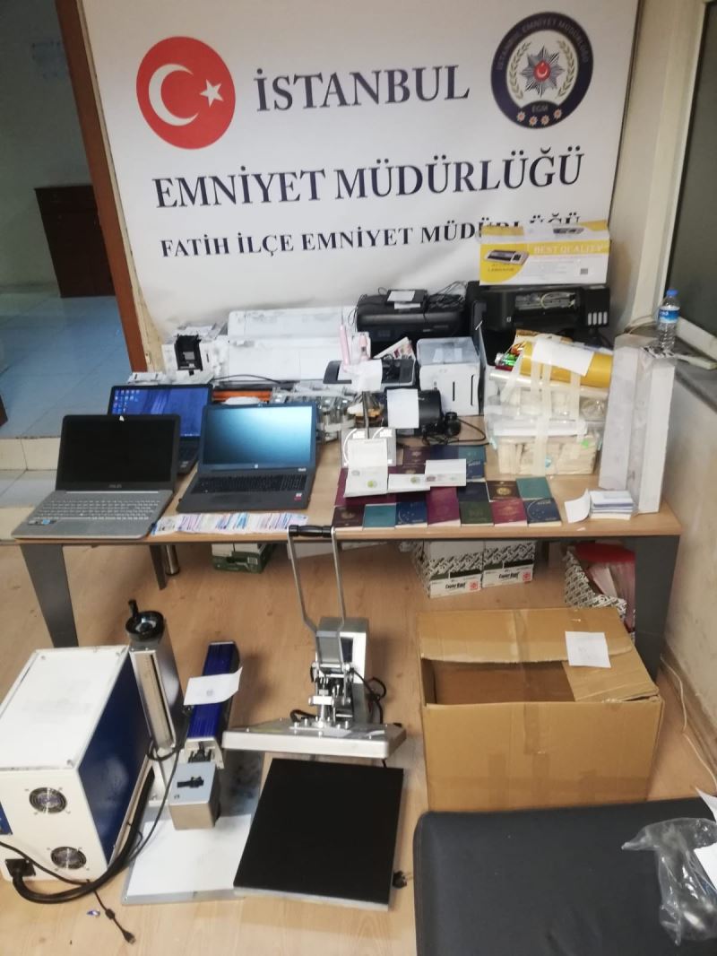 Sahte pasaport ve kimlik yapan şahıslara operasyon
