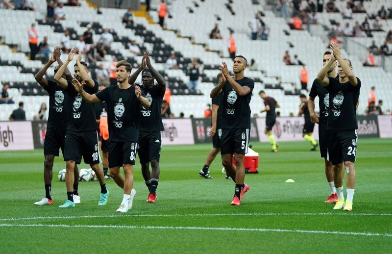 Beşiktaşlı futbolcular, Süleyman Seba tişörtüyle sahada
