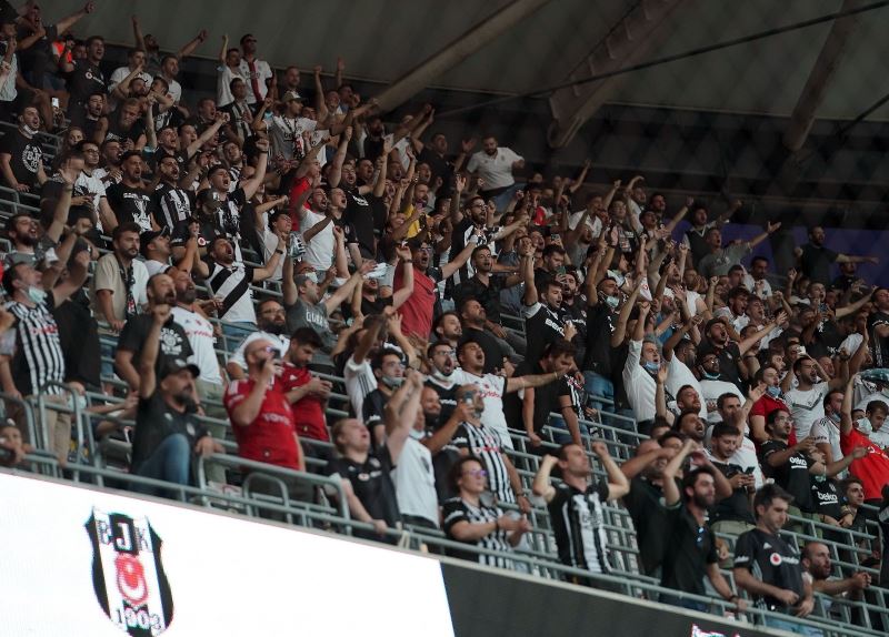 Beşiktaş, 526 gün sonra taraftarıyla buluştu
