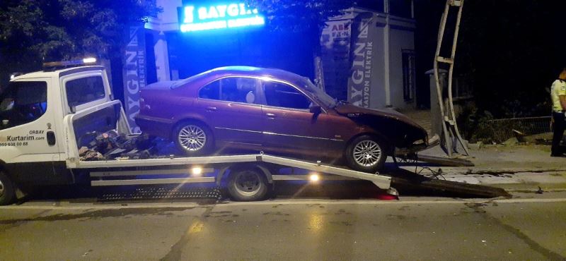 Tuzla’da alkollü sürücü dehşet saçtı: 2 yaralı