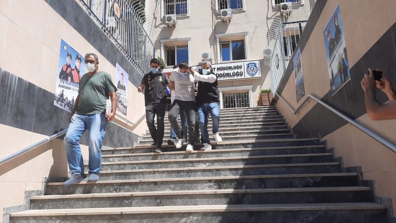 Sibel Koçan’ı öldüren zanlı ile işbirlikçisi adliyeye sevk edildi
