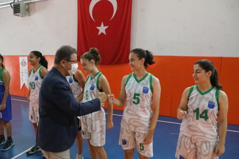 Eyüpsultan Yaz Spor Okulları’nda basketbol turnuvası heyecanı yaşandı
