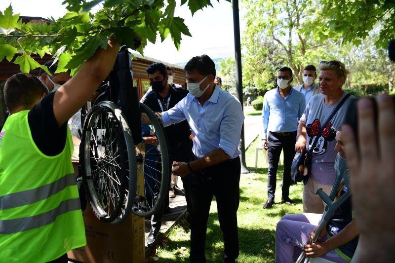 Tekerlekli sandalyesi çalınan engelli Seçil Ocak’a sürpriz
