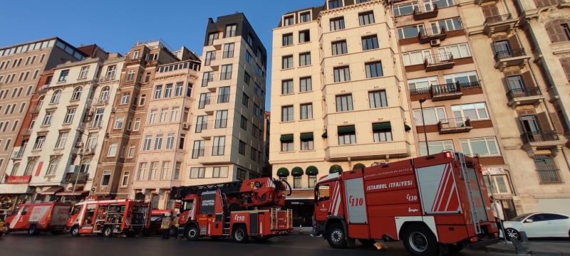Şişhane’de 7 katlı otelde çıkan yangın paniğe neden oldu
