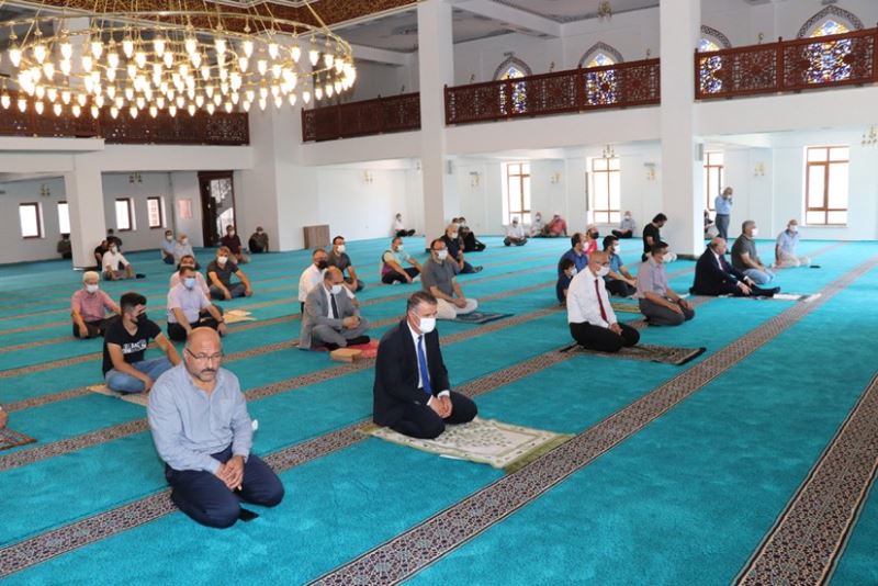 Amasya Üniversitesi İlahiyat Fakültesi Camii ibadete açıldı
