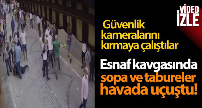 (Özel) Beyazıt’ta esnaf kavgasında sopa ve tabureler havada uçuştu