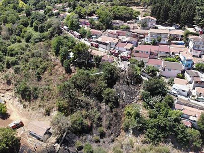 Çatalca’da yerleşim alanına yakın ağaçlık alanda korkutan yangın
