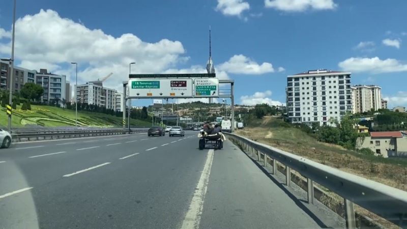 (Özel) Üsküdar’da at arabalı tehlikeli yolculuk kamerada