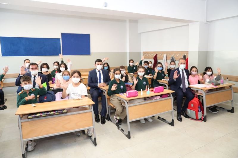 Sultangazi’de 2021-2022 Eğitim Öğretim Yılı Açılış Töreni gerçekleştirildi
