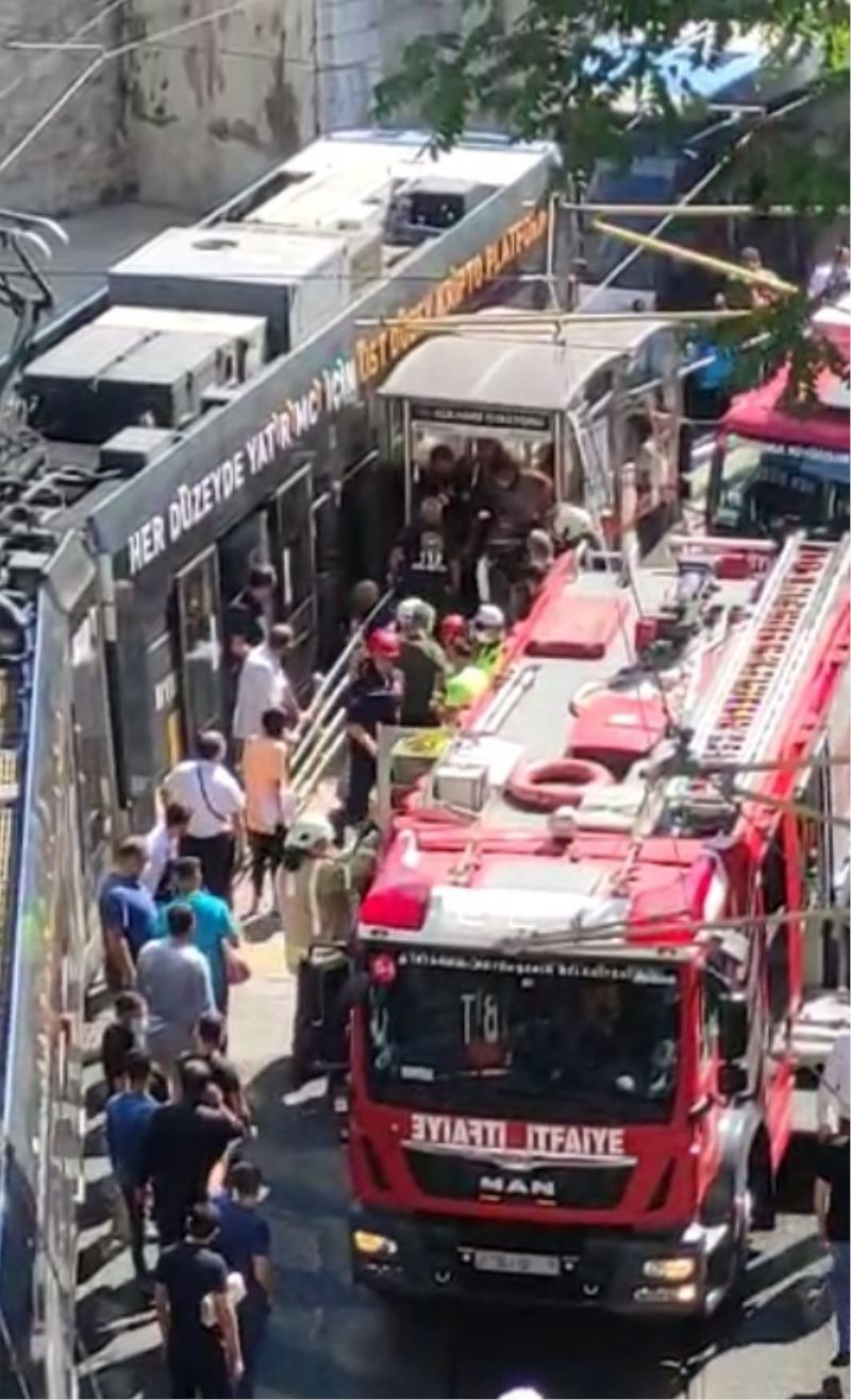 Gülhane tramvay durağında akıl almaz kaza