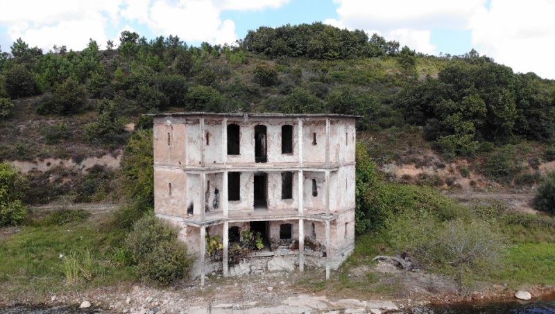 (Özel) Pendik’te talan edilen tarihi konak havadan görüntülendi
