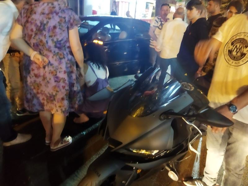 Kadıköy’de genç fenomen Aleyna Yaren motosikletiyle kaza yaptı