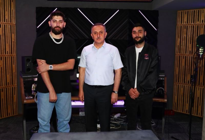 Başkan Çağırıcı, rap müziğin ünlü isimlerini ziyaret etti
