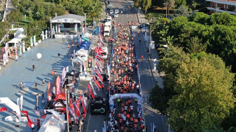 ’Şiddete karşı koş’ diyenler Kadıköy Yarı Maratonu’nda ter döktü
