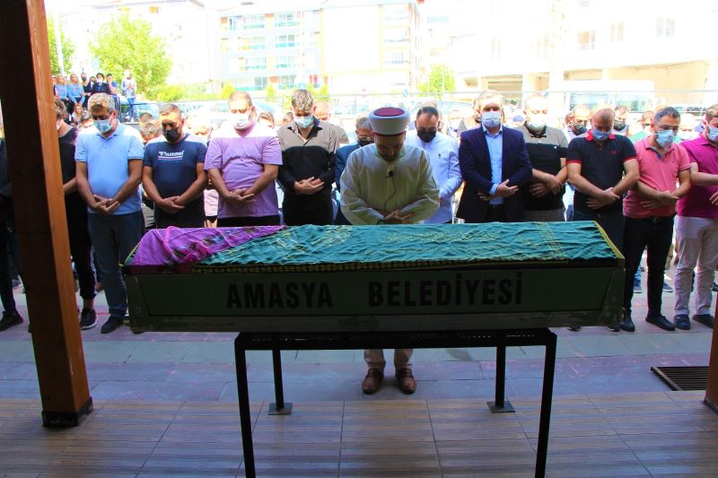 Yatak bazasına sıkışarak hayatını kaybeden minik Bahar defnedildi
