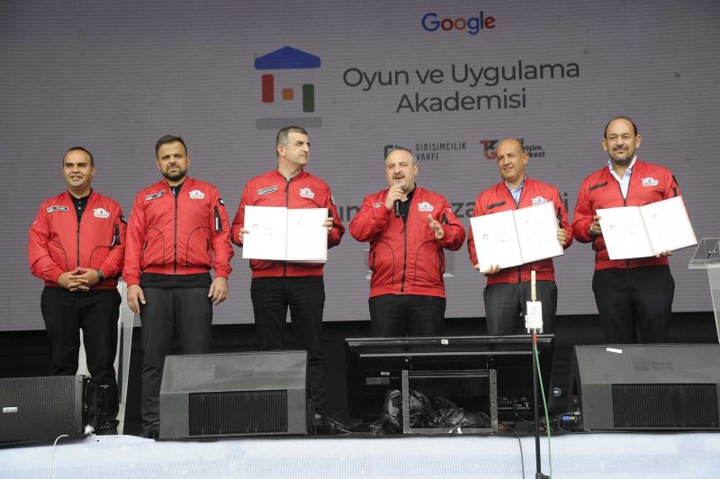 Google Türk gençlerini oyun ve uygulama geliştirmek için eğitecek
