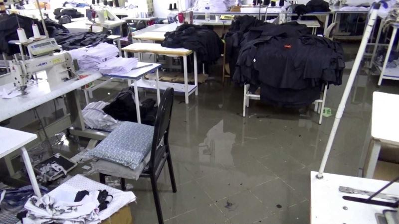 Sultangazi’de rögar taştı, tekstil firması su altında kaldı
