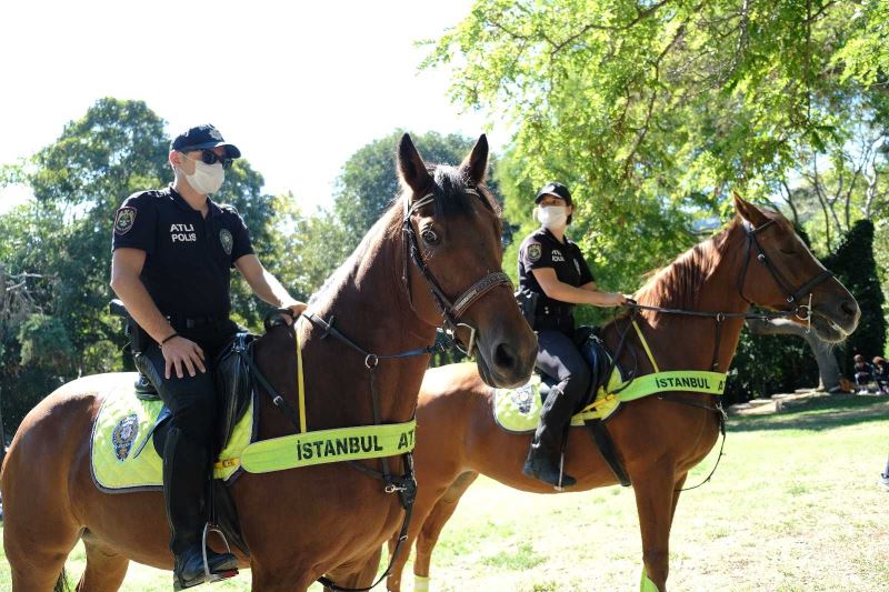 Atlı polislerden Maçka Parkı’nda korona virüs denetimi
