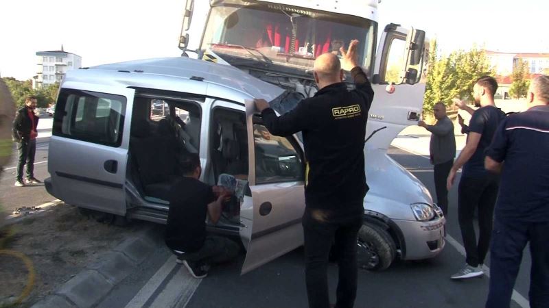 Arnavutköy’de sık sık kazaların meydana geldiği caddede yeni bir kaza oldu: 1 ağır yaralı
