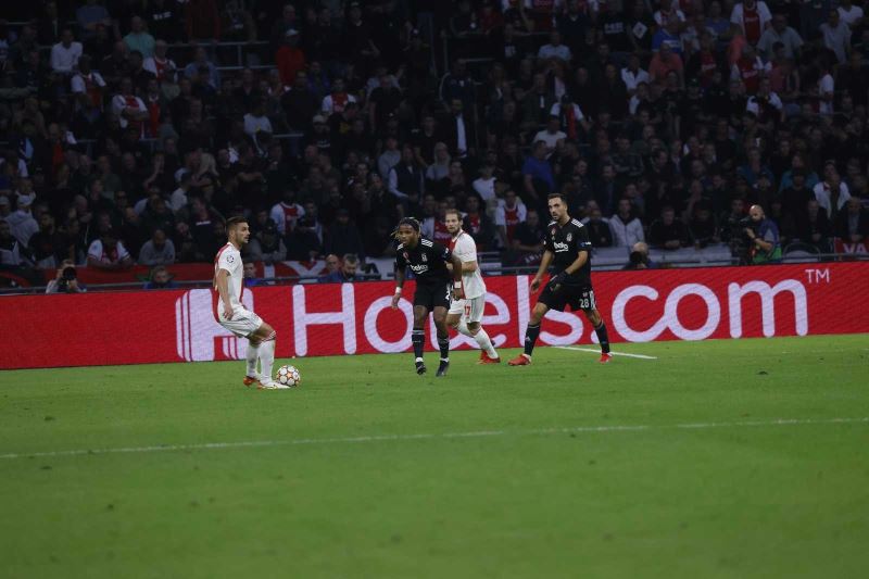 UEFA Şampiyonlar Ligi: Ajax: 2 - Beşiktaş: 0 (İlk yarı)
