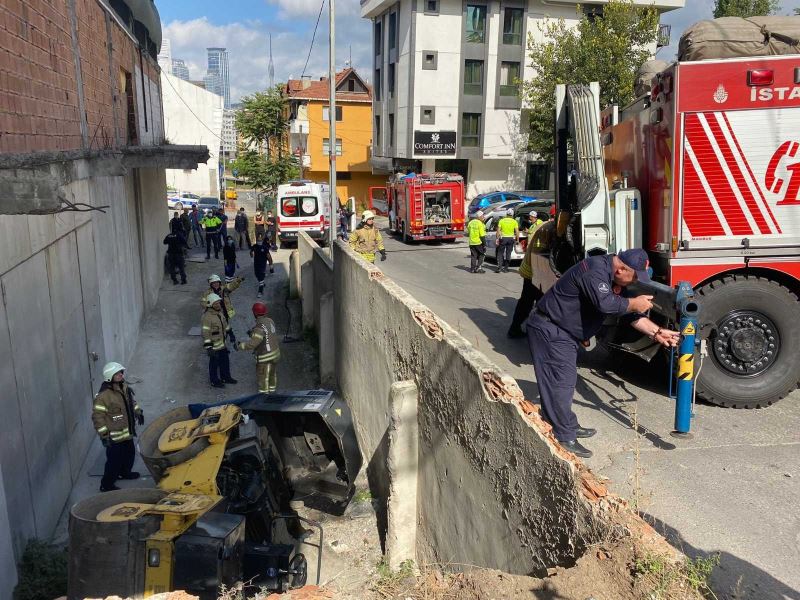 Ataşehir’de feci kaza: Silindir aracının altında kalan işçi can verdi
