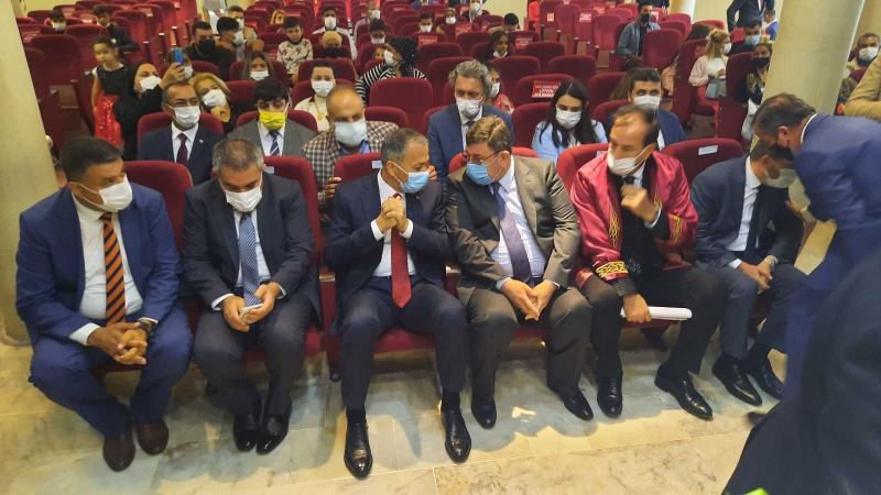 Vali Ali Yerlikaya Şişli’de resmi nikahını yapmamış 13 çiftin nikah törenine katıldı

