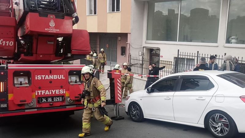 (Özel) Kağıthane’de yangında can pazarı: Mahsur kalanları itfaiye kurtardı
