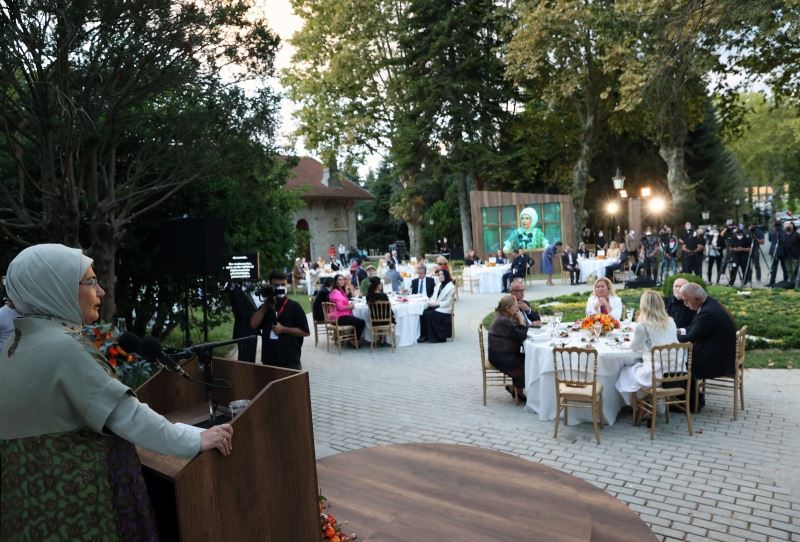 Emine Erdoğan, ‘Asırlık Tariflerle Türk Mutfağı’ kitabının tanıtım programına katıldı
