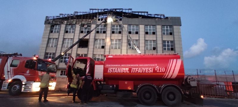 Arnavutköy’deki yangın kontrol altına alındı: Hasarın boyutu gün ağarınca ortaya çıktı