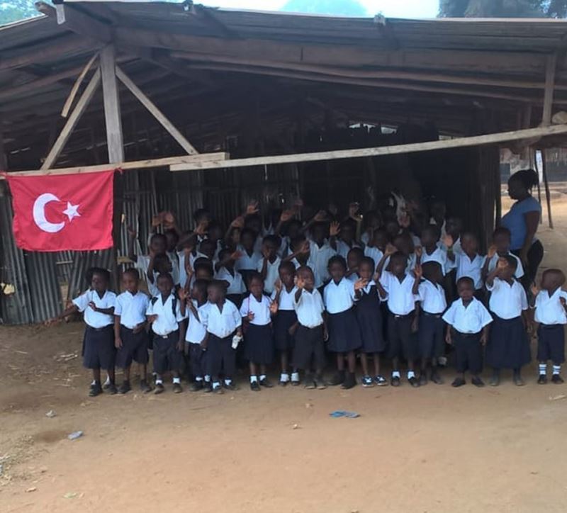 Afrika’da okuldan uzak kalan öğrenciler eğitimle buluşturuluyor
