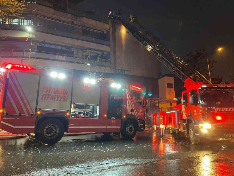 Zeytinburnu’nda çorap atölyesinde korkutan yangın
