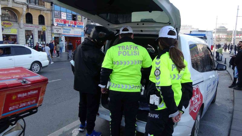 Taksim’de kurallara uymayan sürücülere ceza yağdı
