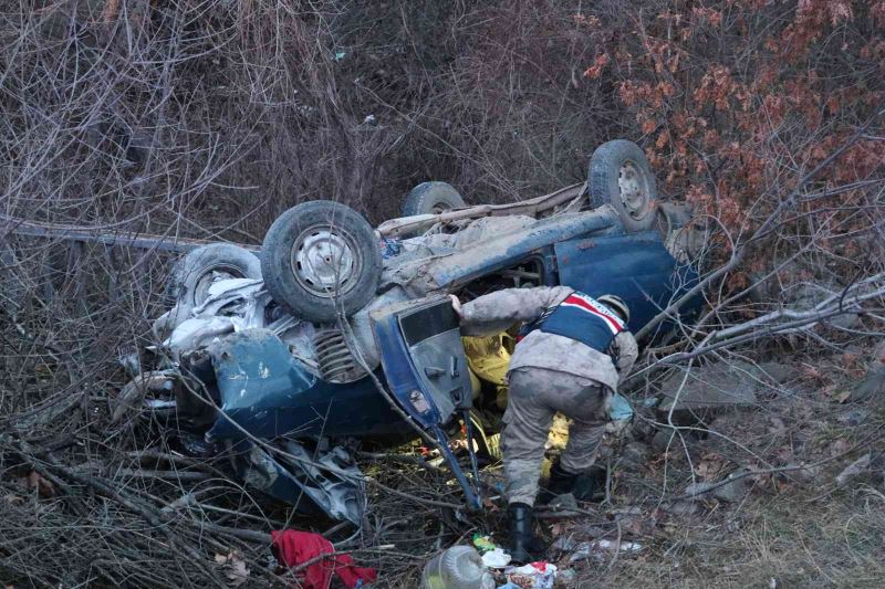 Otomobil köprüden dere yatağına uçtu: Karı-koca hayatını kaybetti
