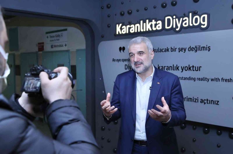 AK Parti İstanbul İl Başkanı Kabaktepe, Karanlıkta Diyalog Müzesi’ni ziyaret etti
