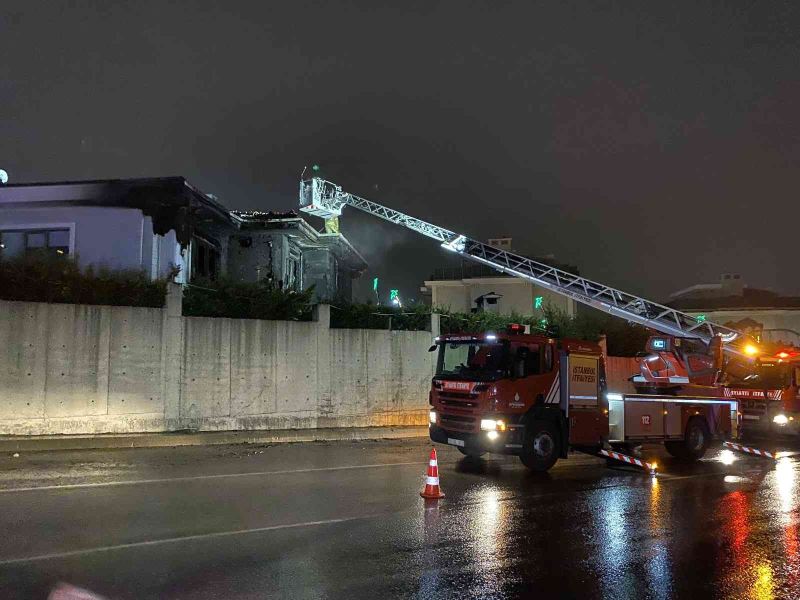 Tuzla’da özel bir vakfa ait misafirhane alev alev yandı
