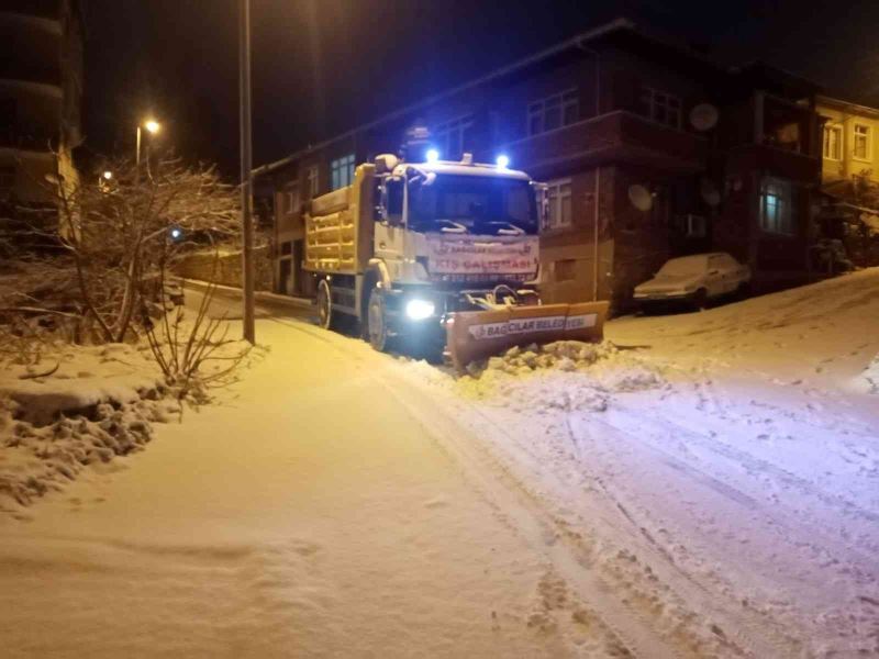 Bağcılar’da gece-gündüz kar mesaisi
