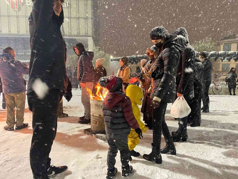 Başkan Yıldırım gençlerle kartopu oynadı
