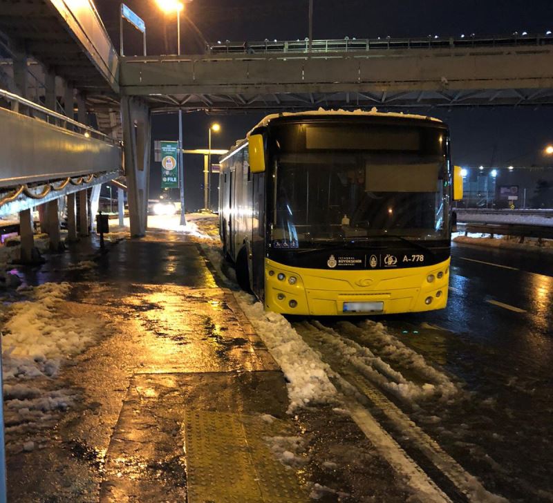 İstanbul’da İETT çalışmadı, ekranlar iptal yazısıyla doldu
