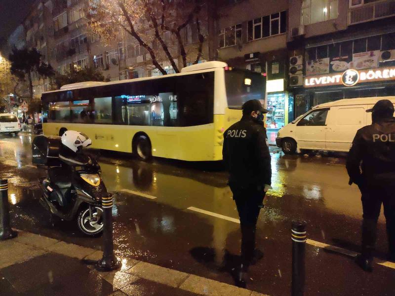 Beşiktaş’ta yasağa rağmen sokağa çıkan motosikletli kuryelere ceza yağdı
